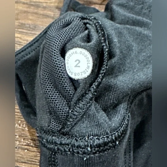 lululemon athletica Women's Black Sports Bra Size 2 - Picture 4 of 6
